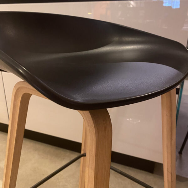fiber counter stool w. backrest muuto barkruk